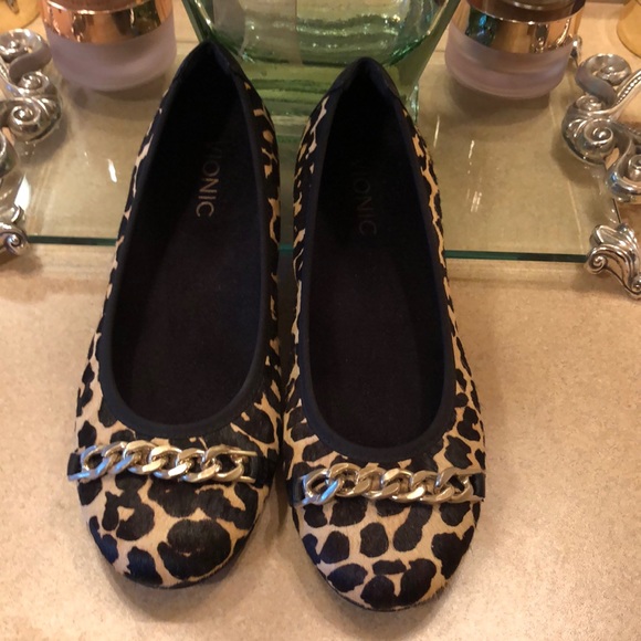Vionic Cheetah Flats - New NIB - Size 6 1-2 - Picture 3 of 3